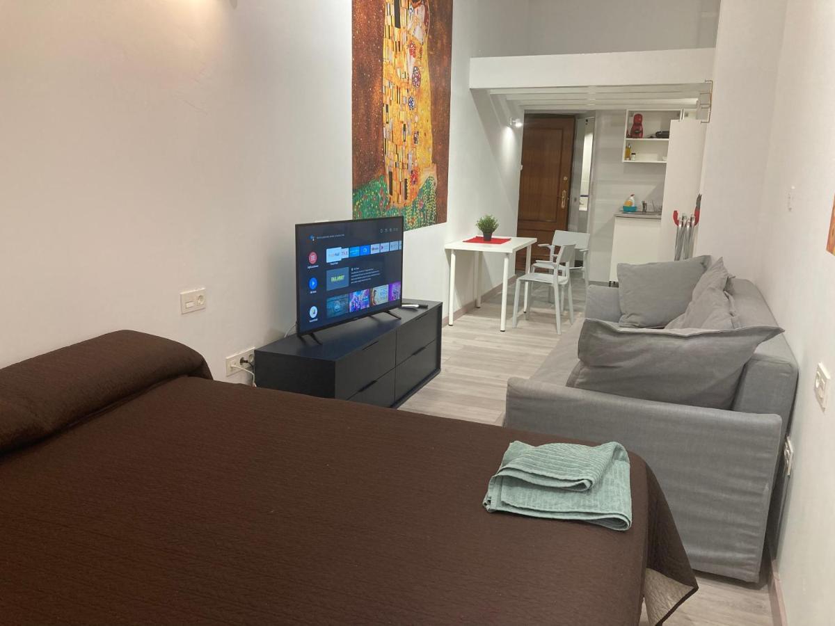 Golondrinas De Malaga "Apartamentos Con Mucho Arte" Y Terraza Solarium En Coliving Eksteriør billede
